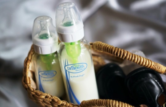 Tips Memilih Botol Susu untuk Bayi Newborn